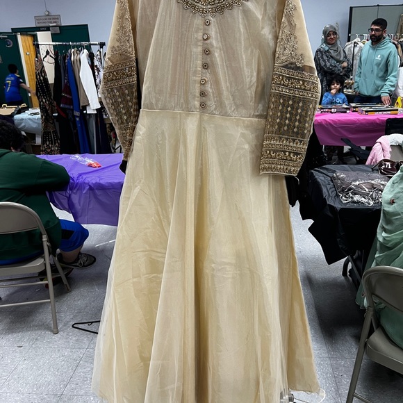 pakistani long maxi golden with full flare - Picture 3 of 4